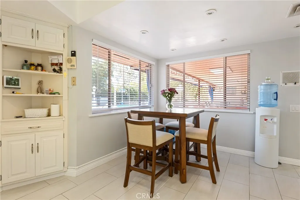 2204 San Gorgonio Road, La Canada Flintridge, California 91011 home-pic-16