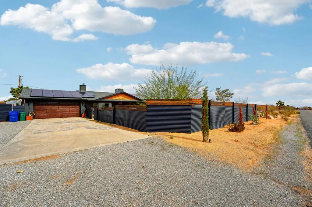 57816 Saratoga Avenue, Yucca Valley, California 92284 home-pic-1