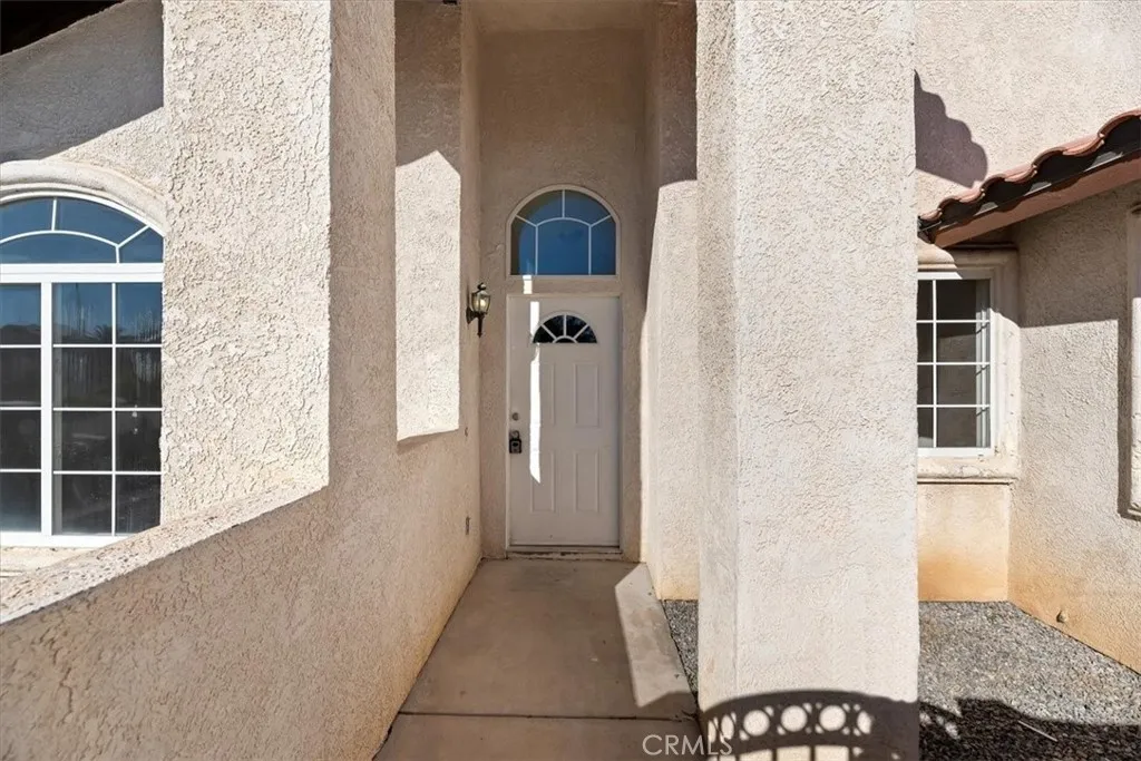 14450 Palo Alto Court, Victorville, California 92392 home-pic-4