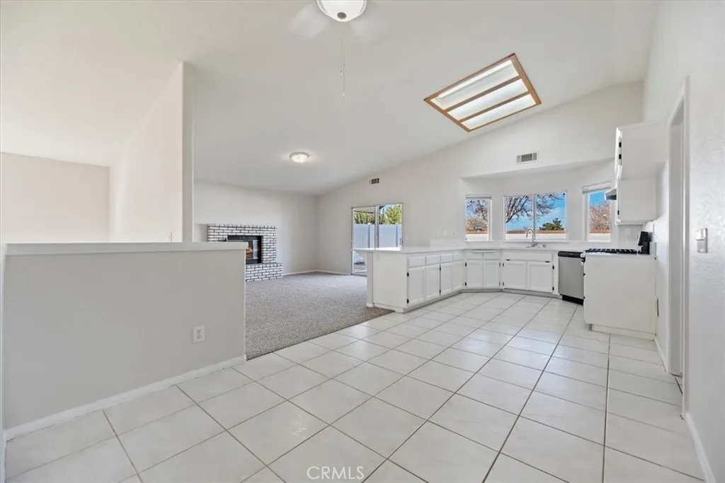 14450 Palo Alto Court, Victorville, California 92392 home-pic-18
