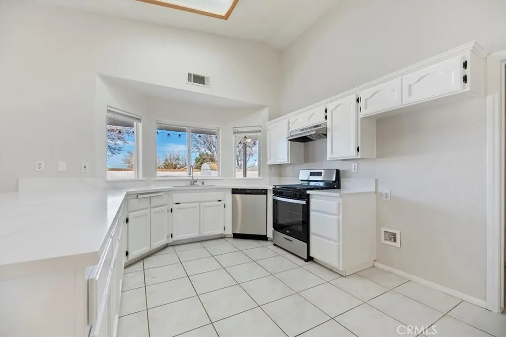 14450 Palo Alto Court, Victorville, California 92392 home-pic-20