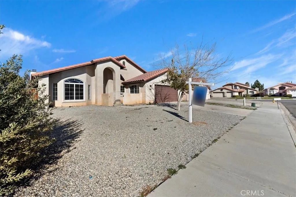 14450 Palo Alto Court, Victorville, California 92392 home-pic-2