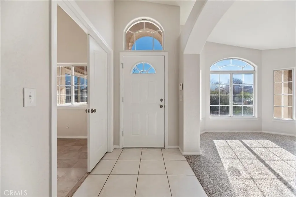 14450 Palo Alto Court, Victorville, California 92392 home-pic-5