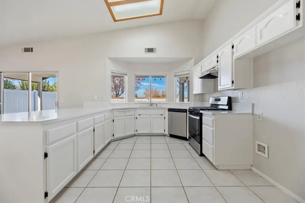 14450 Palo Alto Court, Victorville, California 92392 home-pic-19
