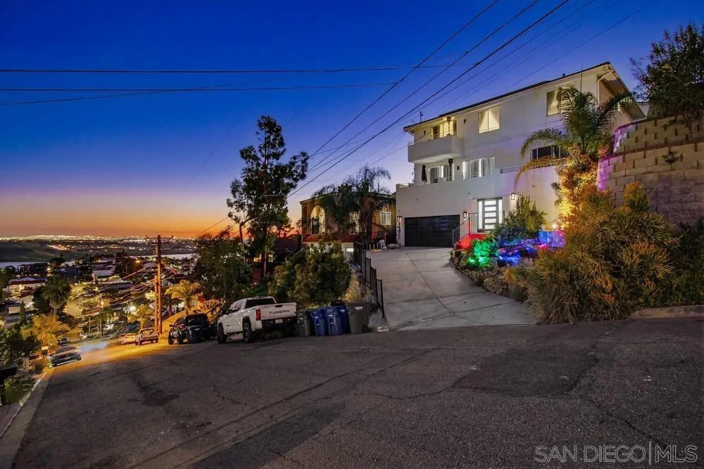 1644 Cuyamaca Ave, Spring Valley, California 91977 home-pic-2