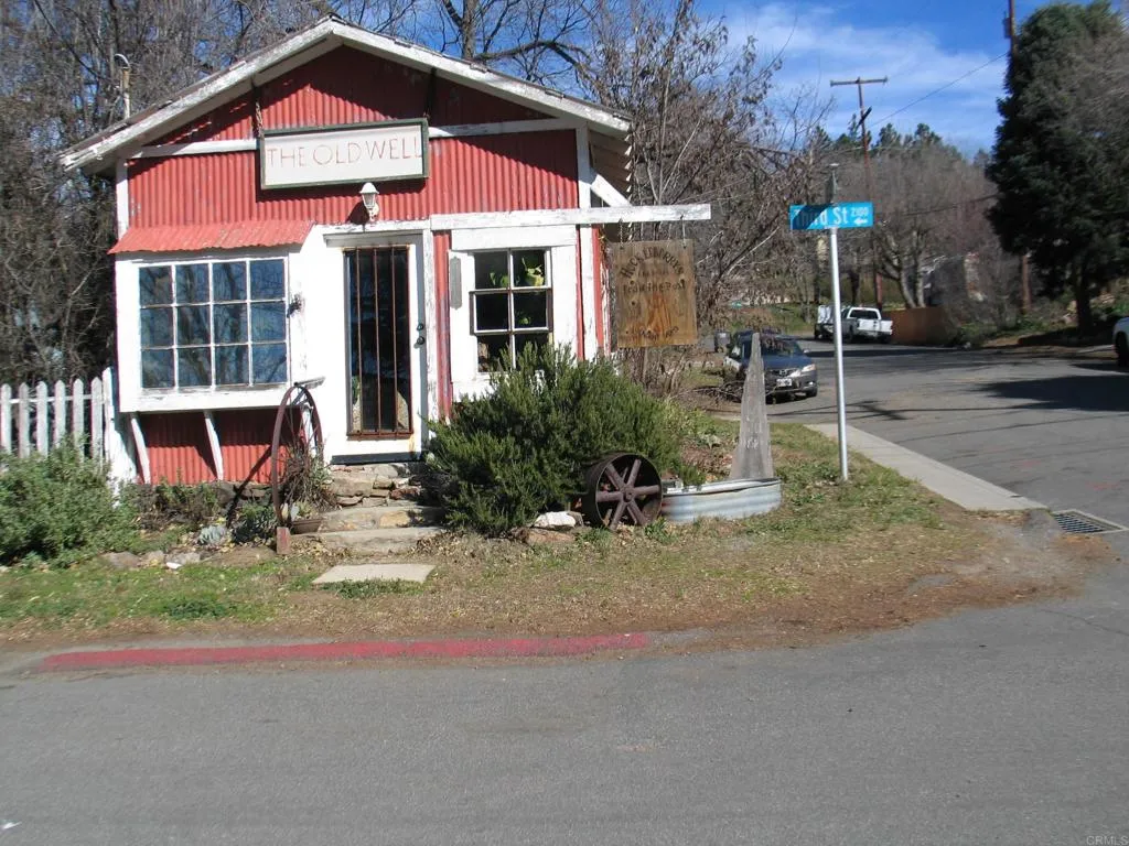 2102 3rd Street, Julian, California 92036 home-pic-2
