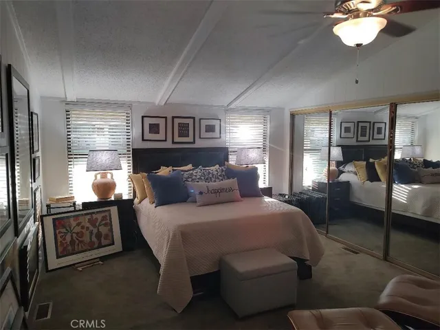 2nd large bedroom with mirrored closets