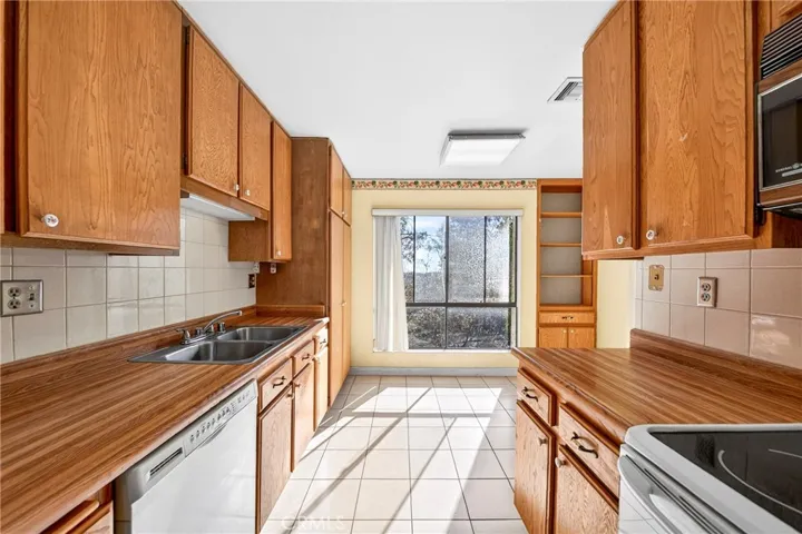 4210 Via Arbolada 220, Los Angeles, California 90042