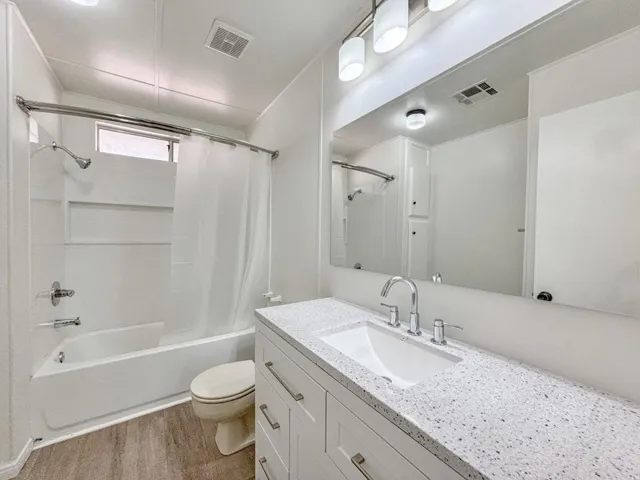 Upstairs Bathroom -scaled
