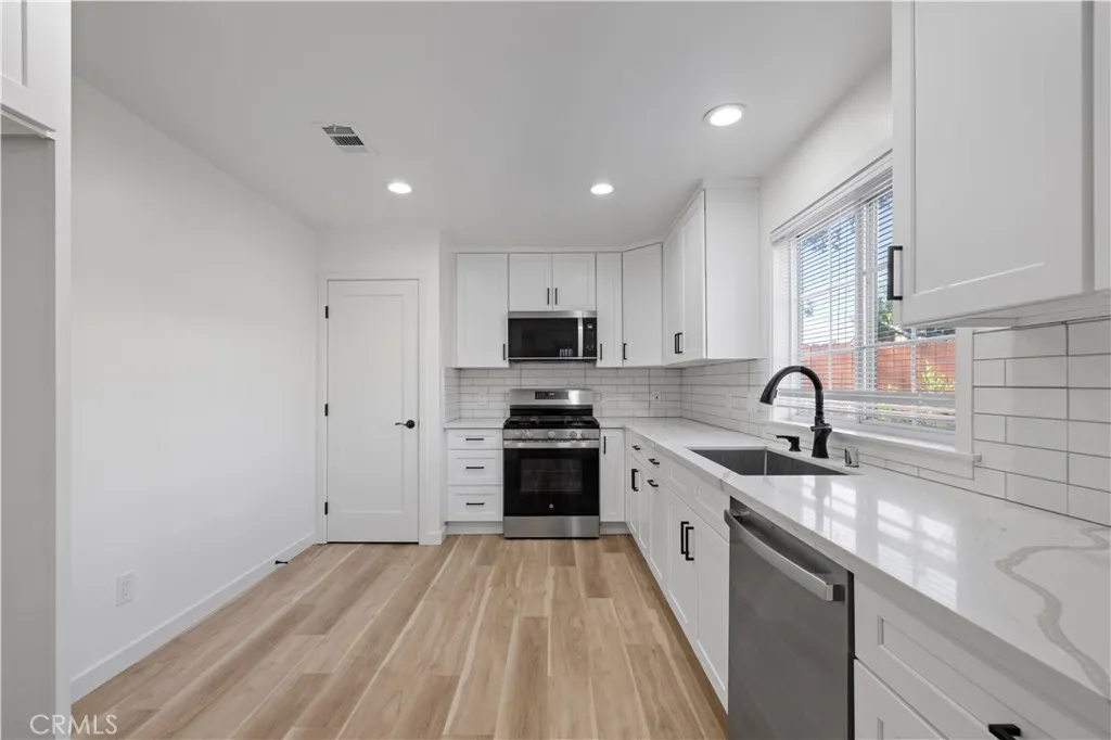 7049 Sunnycrest Trail, Tujunga, California 91042 home-pic-3