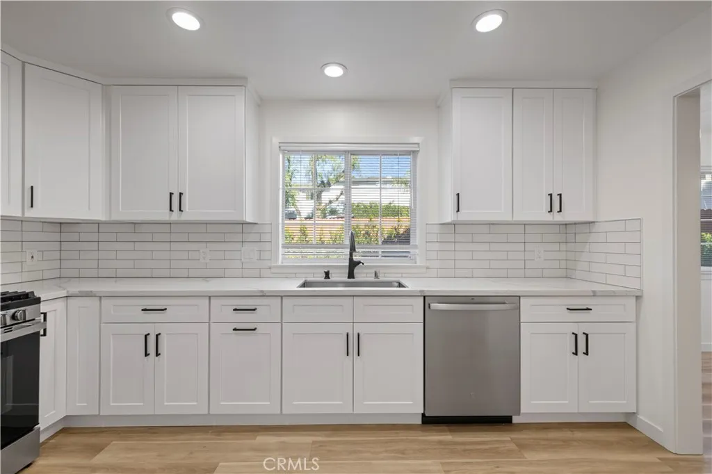 7049 Sunnycrest Trail, Tujunga, California 91042 home-pic-9