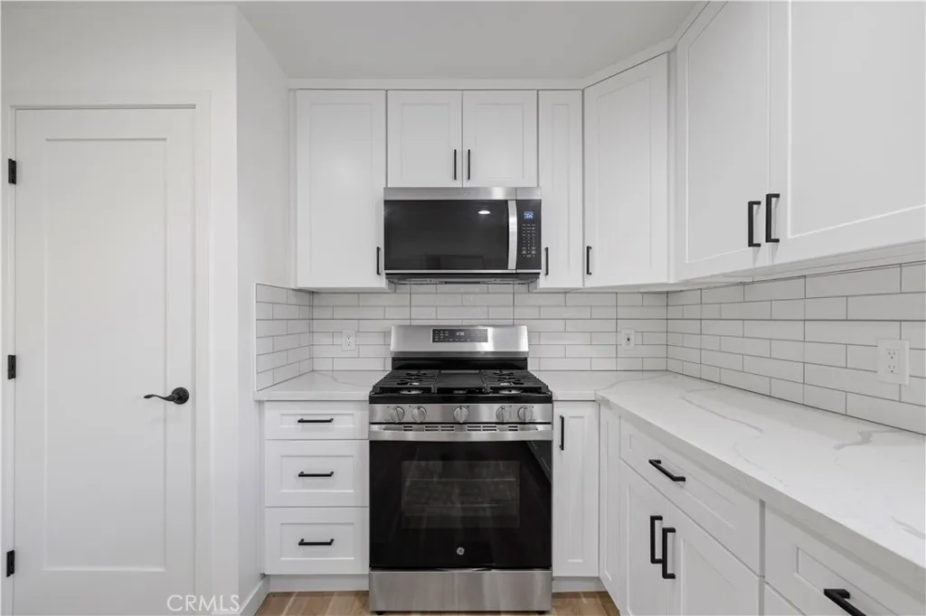7049 Sunnycrest Trail, Tujunga, California 91042 home-pic-11