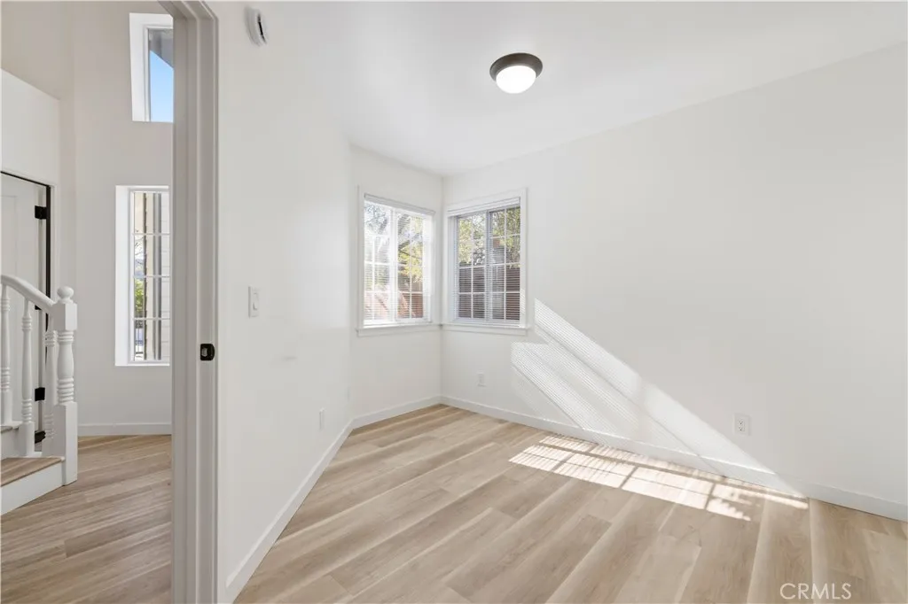 7049 Sunnycrest Trail, Tujunga, California 91042 home-pic-12