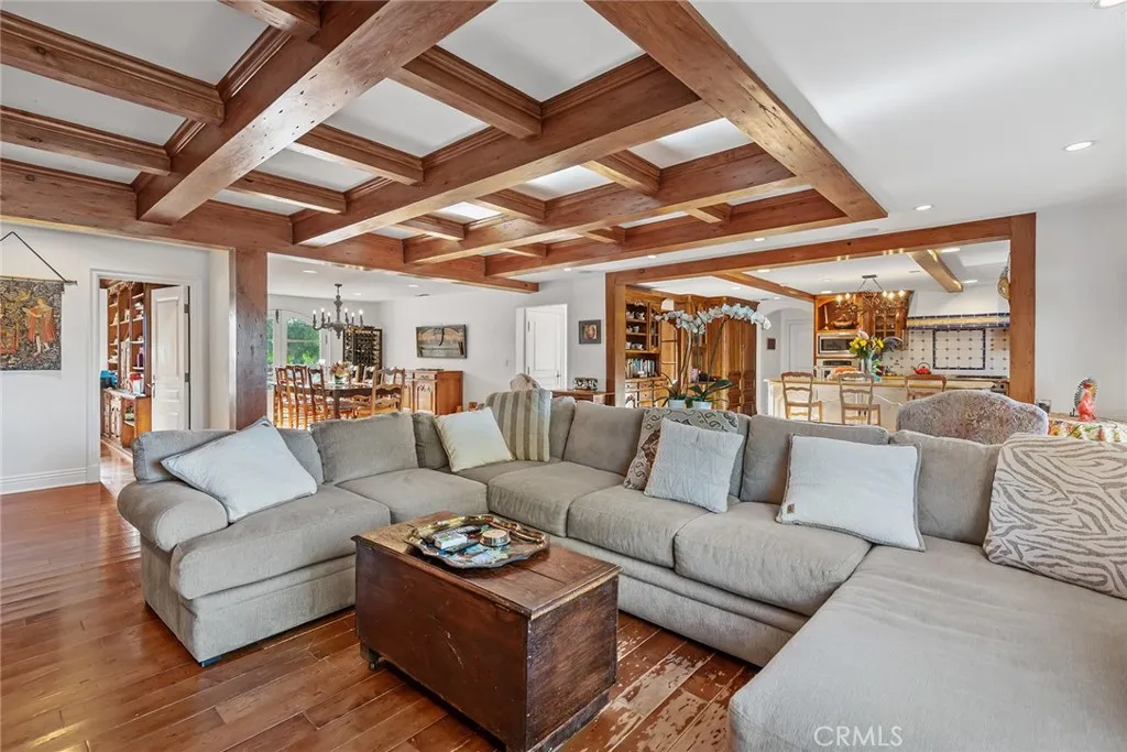 5747 Hoback Glen Road, Hidden Hills, California 91302 home-pic-12