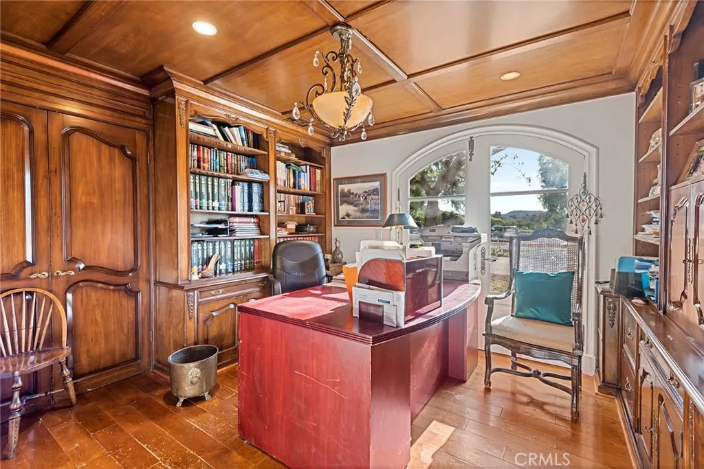 5747 Hoback Glen Road, Hidden Hills, California 91302 home-pic-16