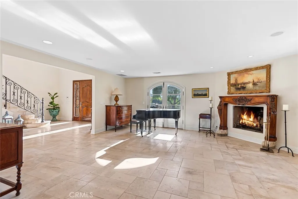 5747 Hoback Glen Road, Hidden Hills, California 91302 home-pic-2