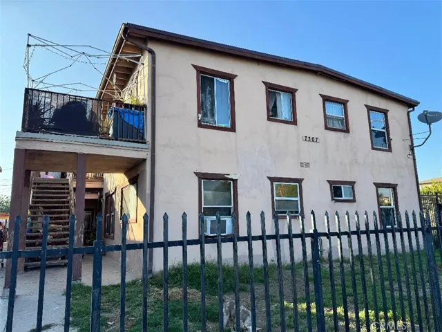 7307 Vineland Avenue, Sun Valley, California 91352