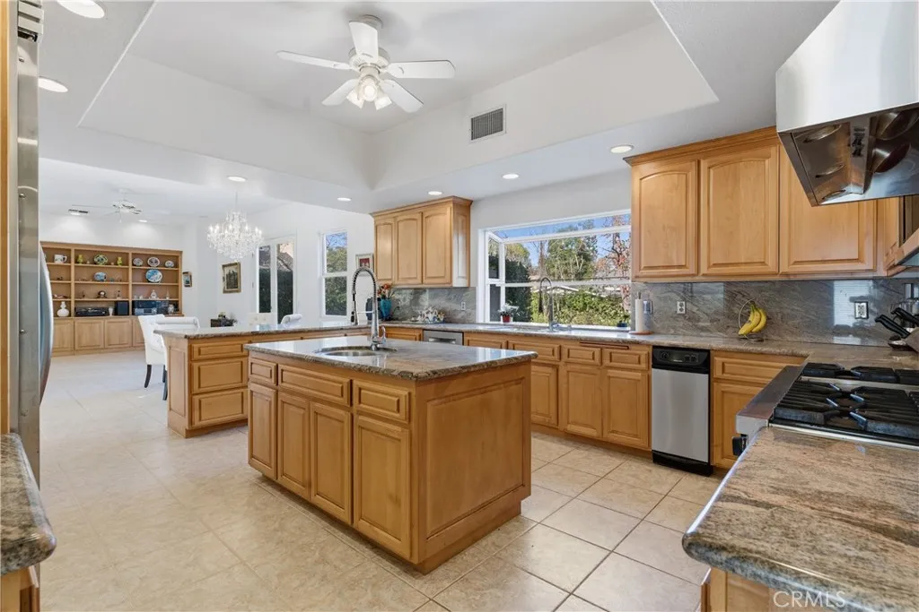 23023 Hatteras Street, Woodland Hills, California 91367 home-pic-15