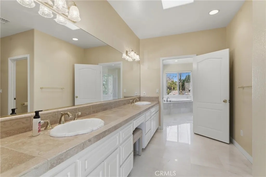 23023 Hatteras Street, Woodland Hills, California 91367 home-pic-24