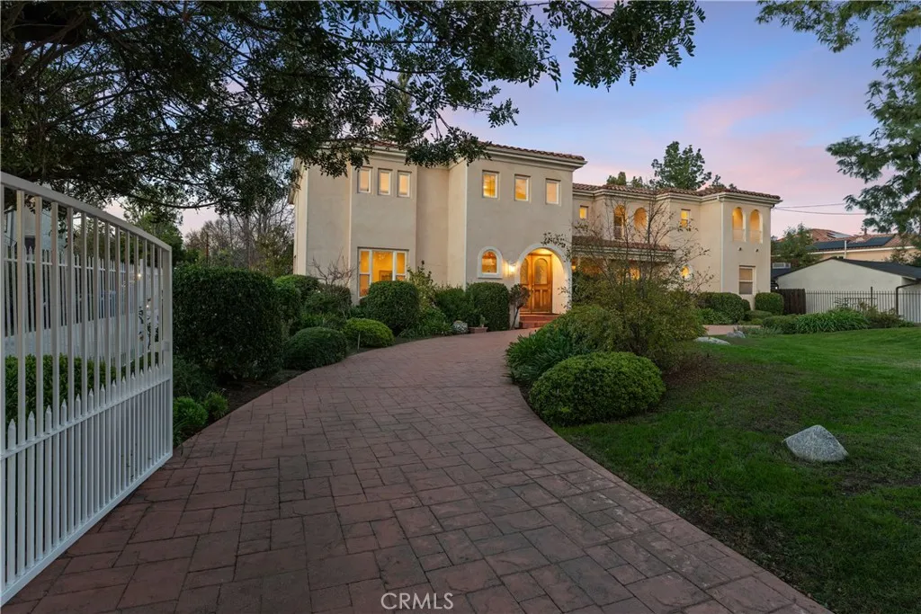 23023 Hatteras Street, Woodland Hills, California 91367 home-pic-3