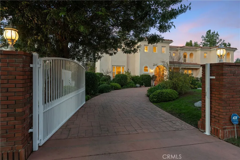 23023 Hatteras Street, Woodland Hills, California 91367 home-pic-2