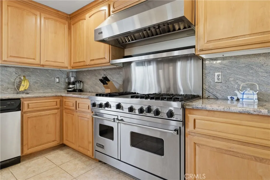 23023 Hatteras Street, Woodland Hills, California 91367 home-pic-14
