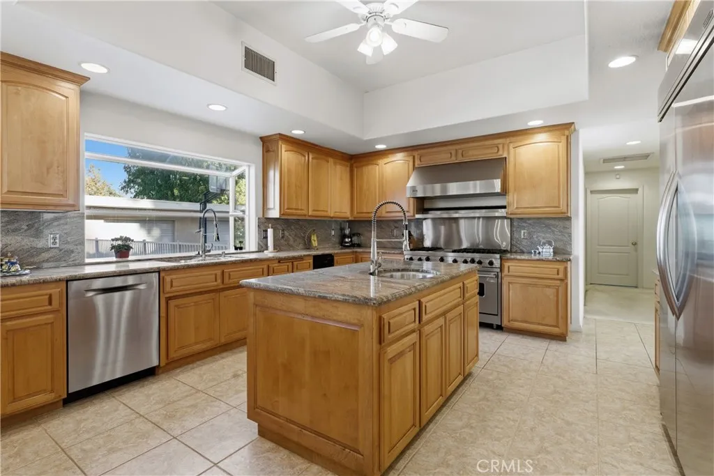 23023 Hatteras Street, Woodland Hills, California 91367 home-pic-12