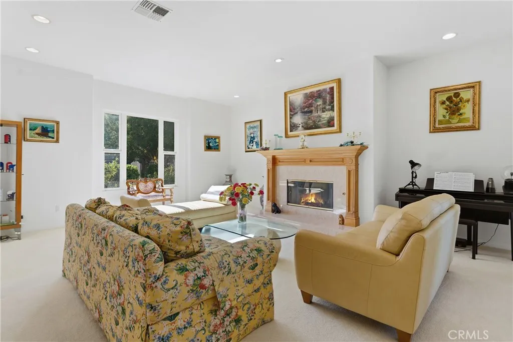 23023 Hatteras Street, Woodland Hills, California 91367 home-pic-5