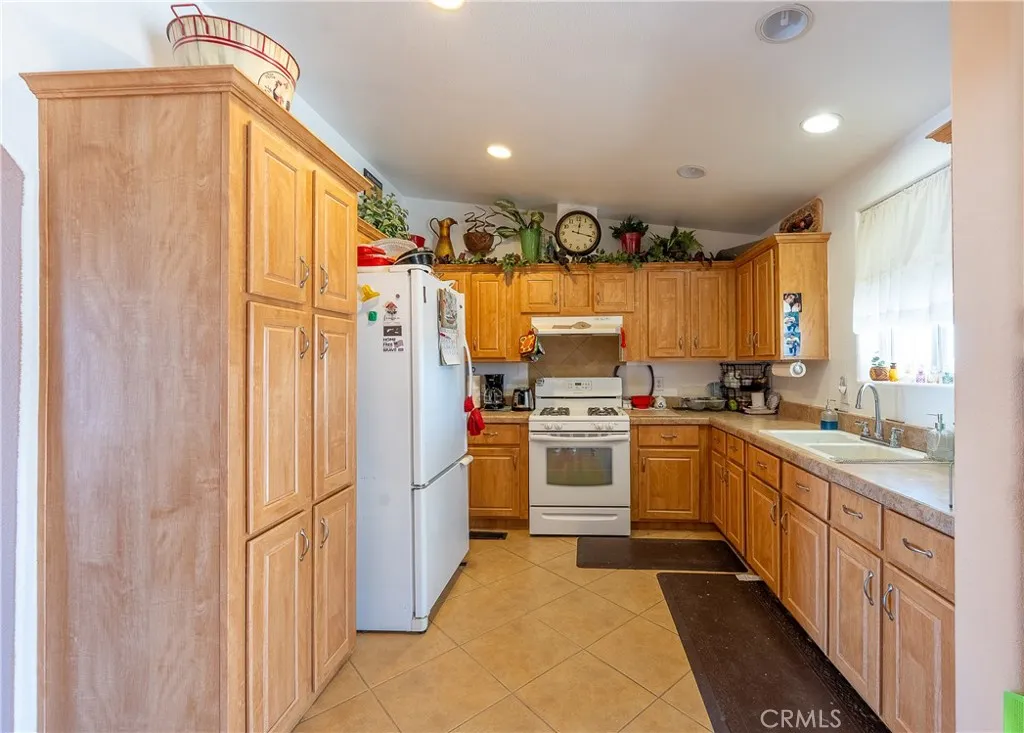 1253 Coral Avenue, Thermal, California 92274 home-pic-48