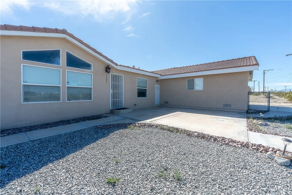 1253 Coral Avenue, Thermal, California 92274 home-pic-11