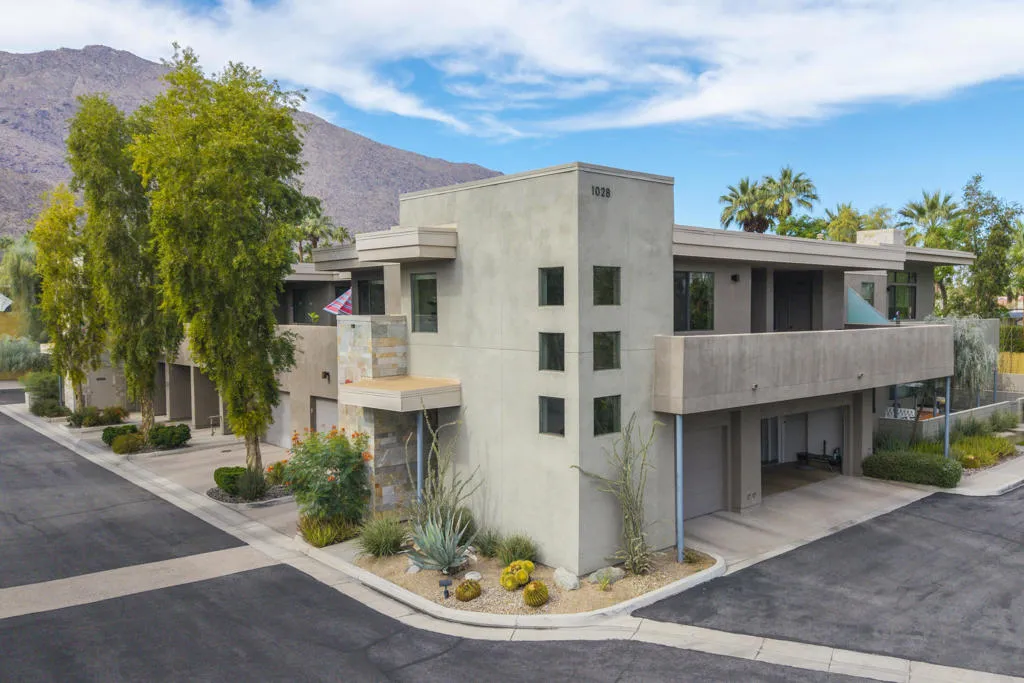 1028 E Palm Canyon Drive 207, Palm Springs, California 92264 home-pic-2