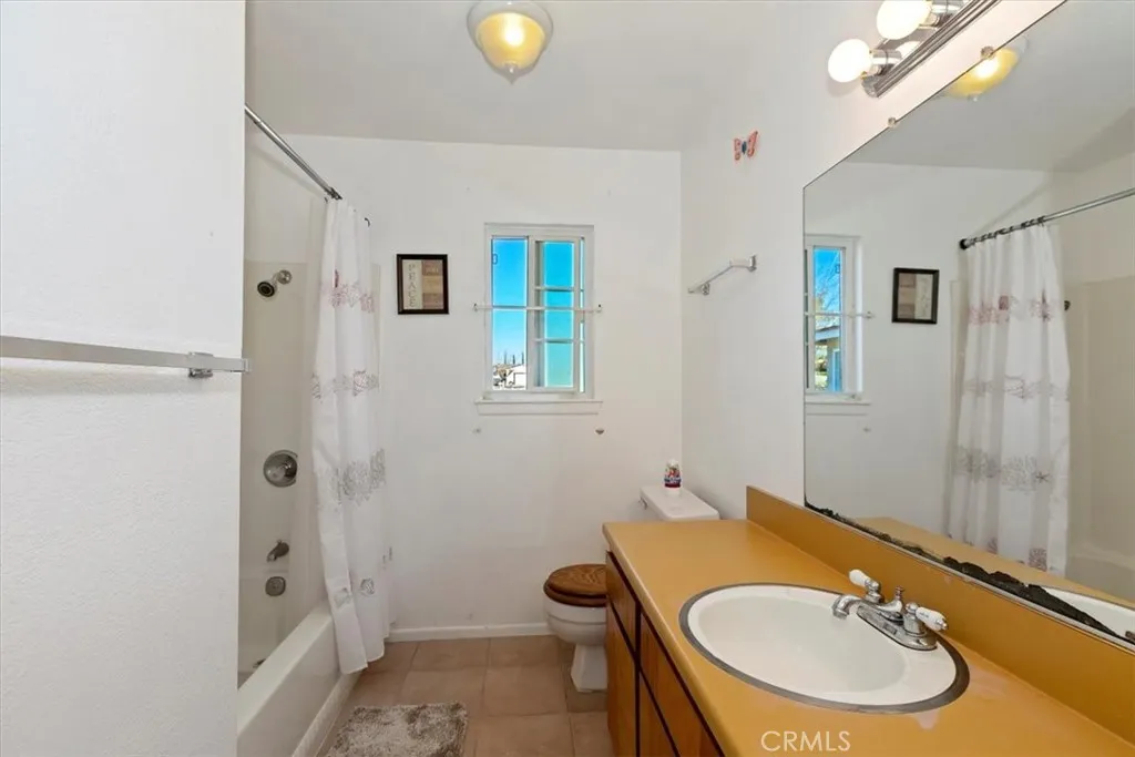 15873 La Paz Drive, Victorville, California 92395 home-pic-22