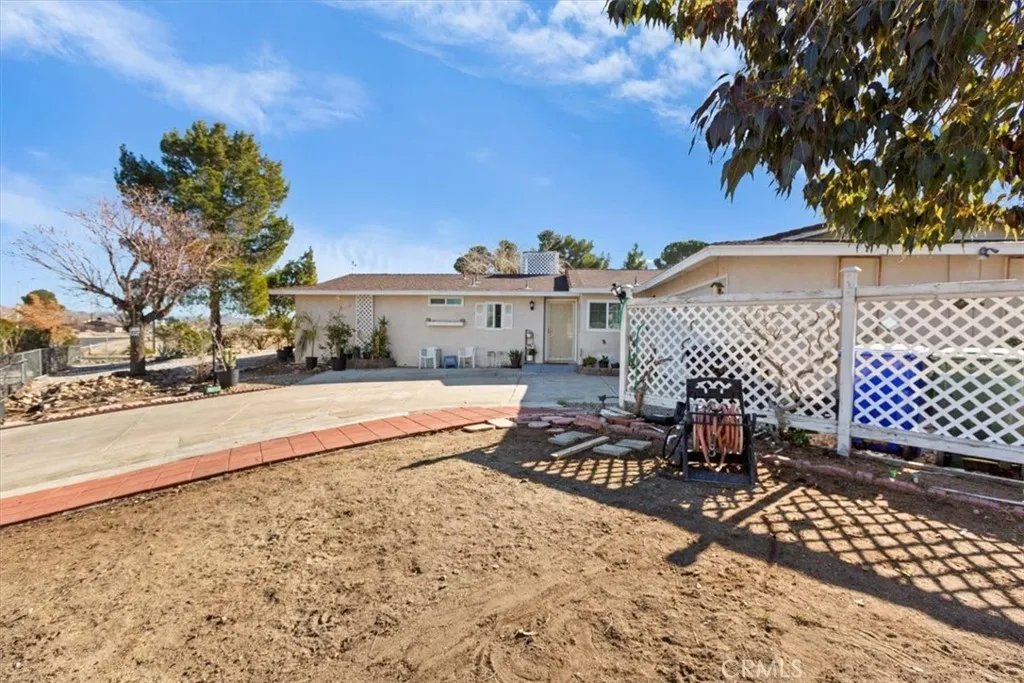 15873 La Paz Drive, Victorville, California 92395 home-pic-4