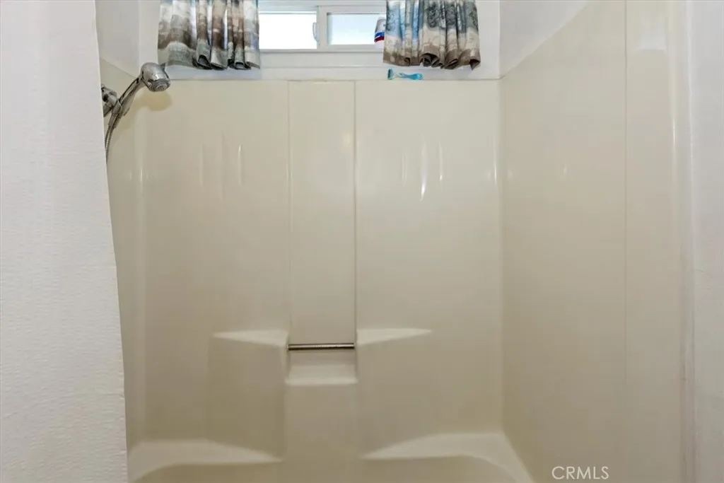 15873 La Paz Drive, Victorville, California 92395 home-pic-28