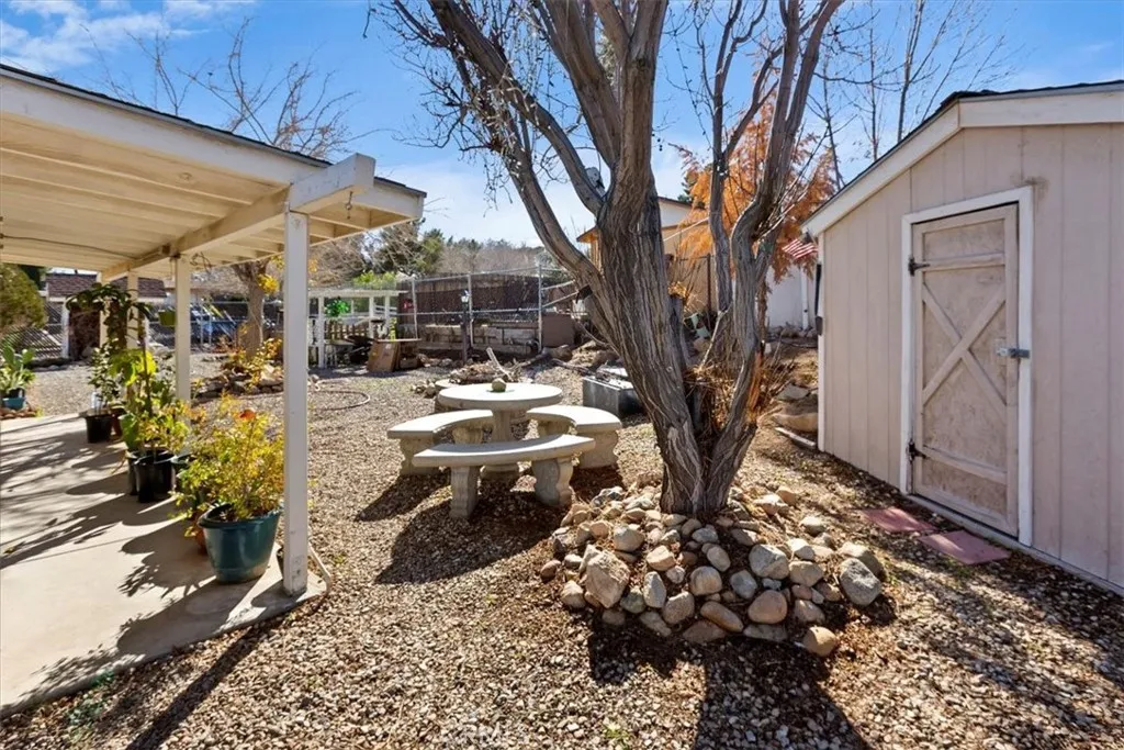15873 La Paz Drive, Victorville, California 92395 home-pic-31