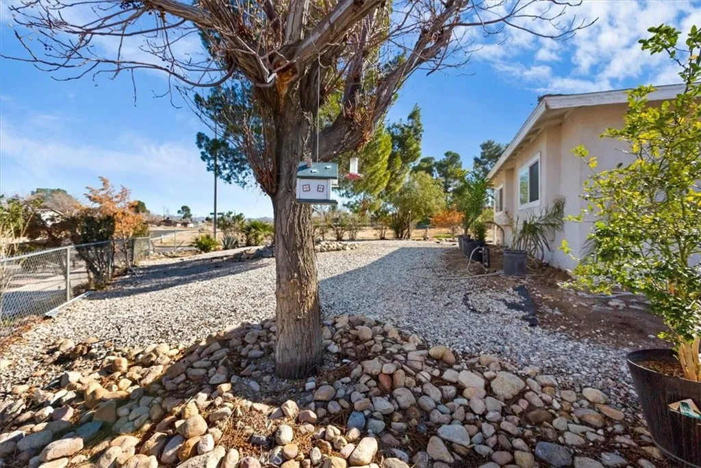 15873 La Paz Drive, Victorville, California 92395 home-pic-7