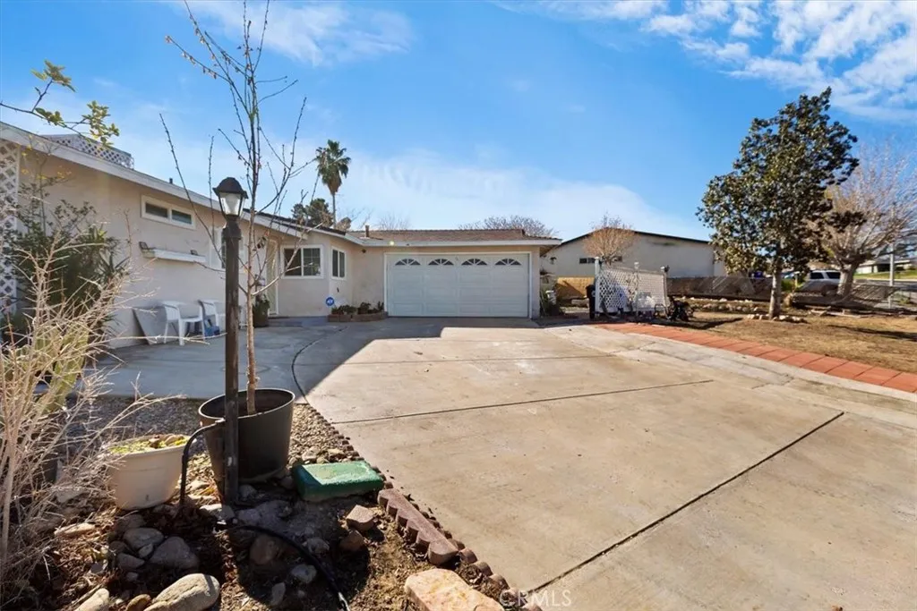 15873 La Paz Drive, Victorville, California 92395 home-pic-6