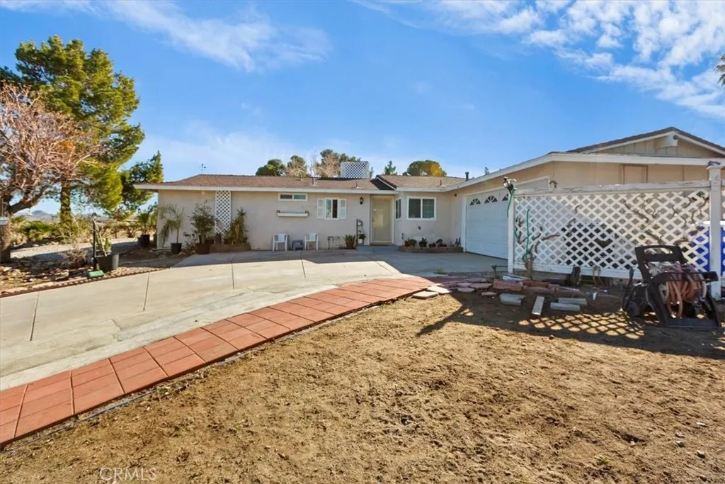 15873 La Paz Drive, Victorville, California 92395 home-pic-2