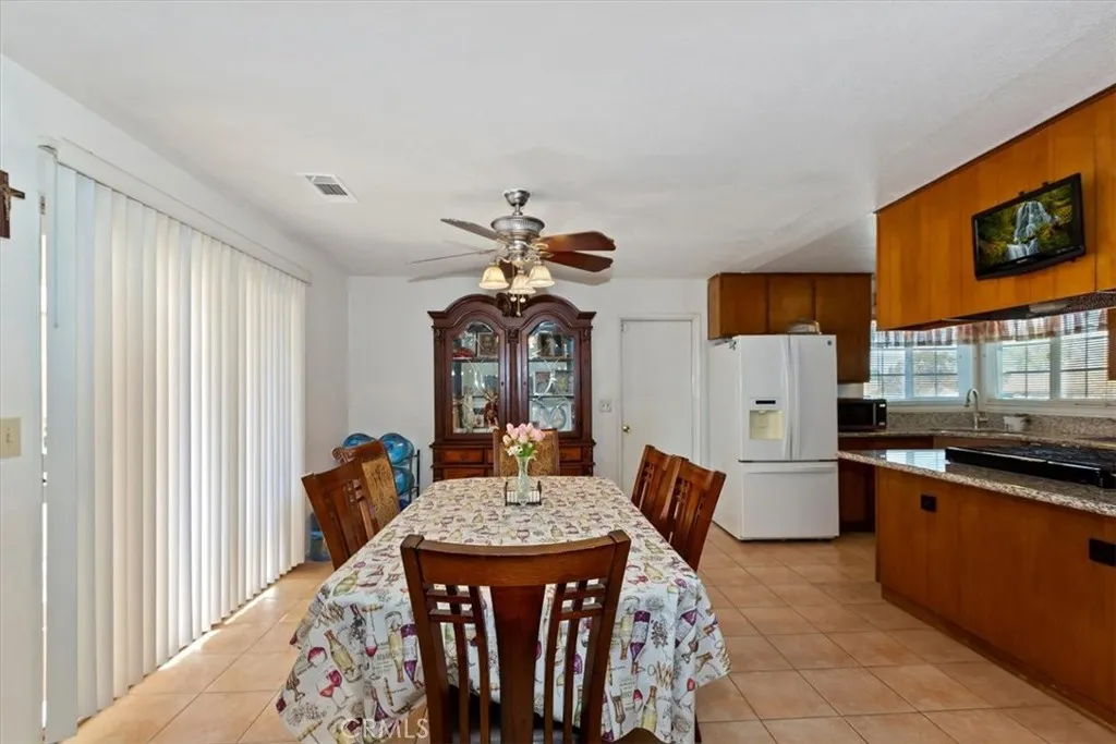 15873 La Paz Drive, Victorville, California 92395 home-pic-16