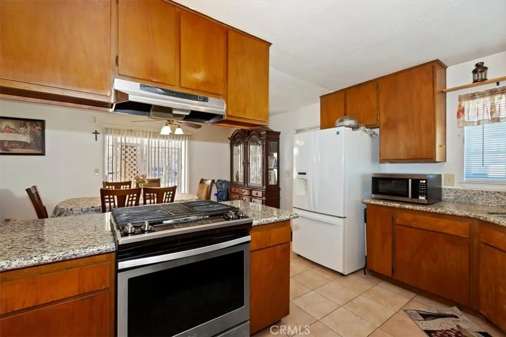 15873 La Paz Drive, Victorville, California 92395 home-pic-20
