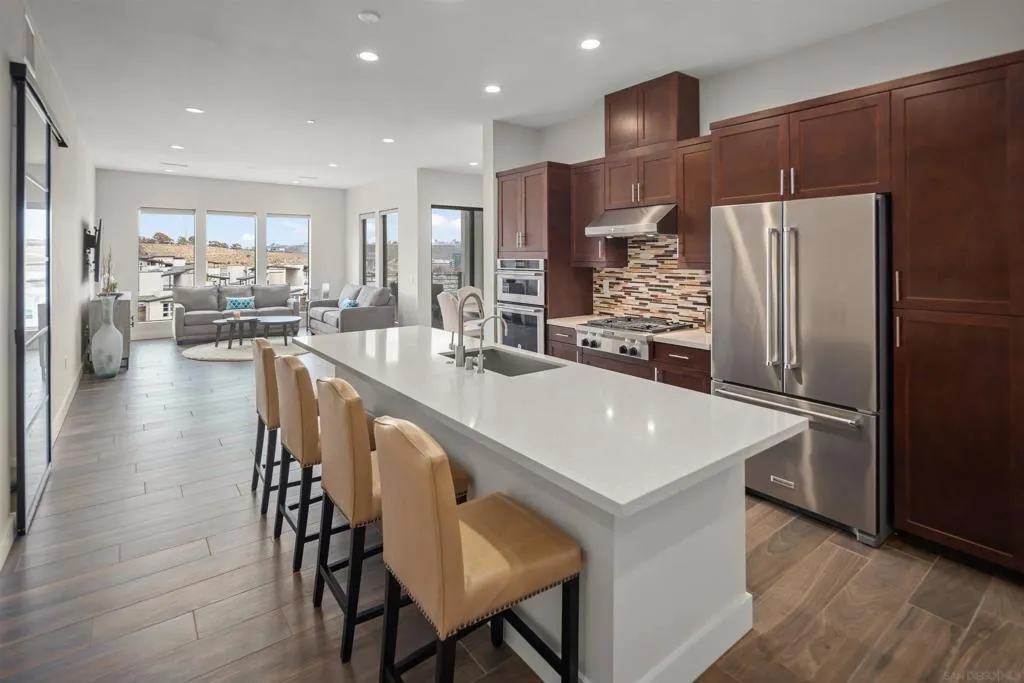 8573 Aspect Drive, San Diego, California 92108 home-pic-3
