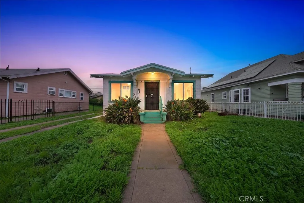 1305 W 84th, Los Angeles, California 90044 home-pic-1