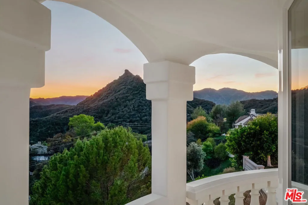 25665 Mulholland Highway, Calabasas, California 91302 home-pic-33