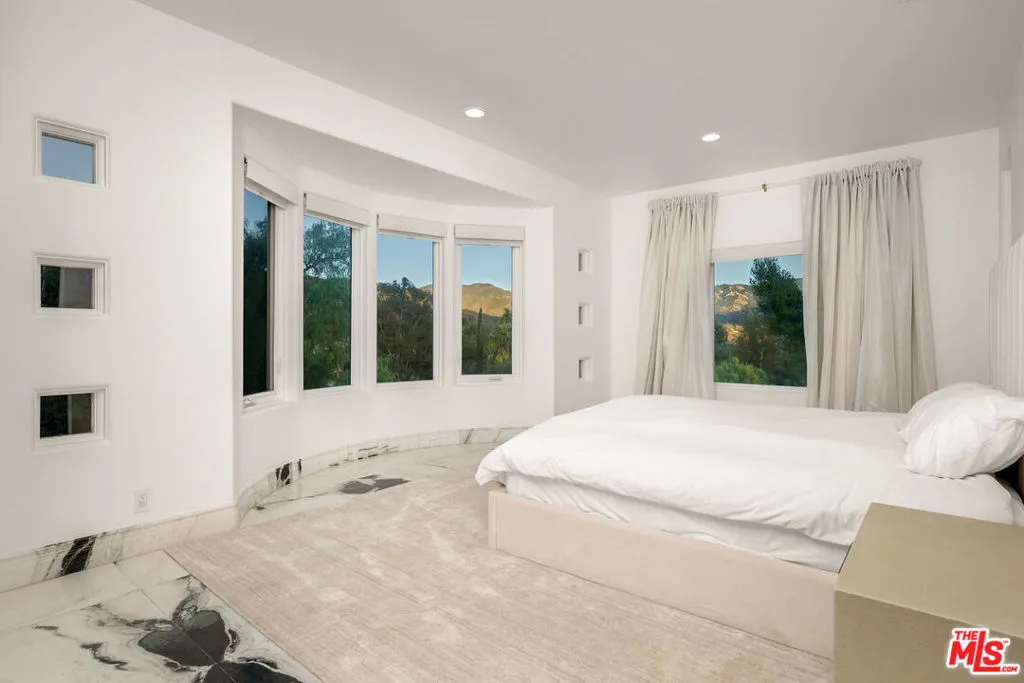 25665 Mulholland Highway, Calabasas, California 91302 home-pic-29