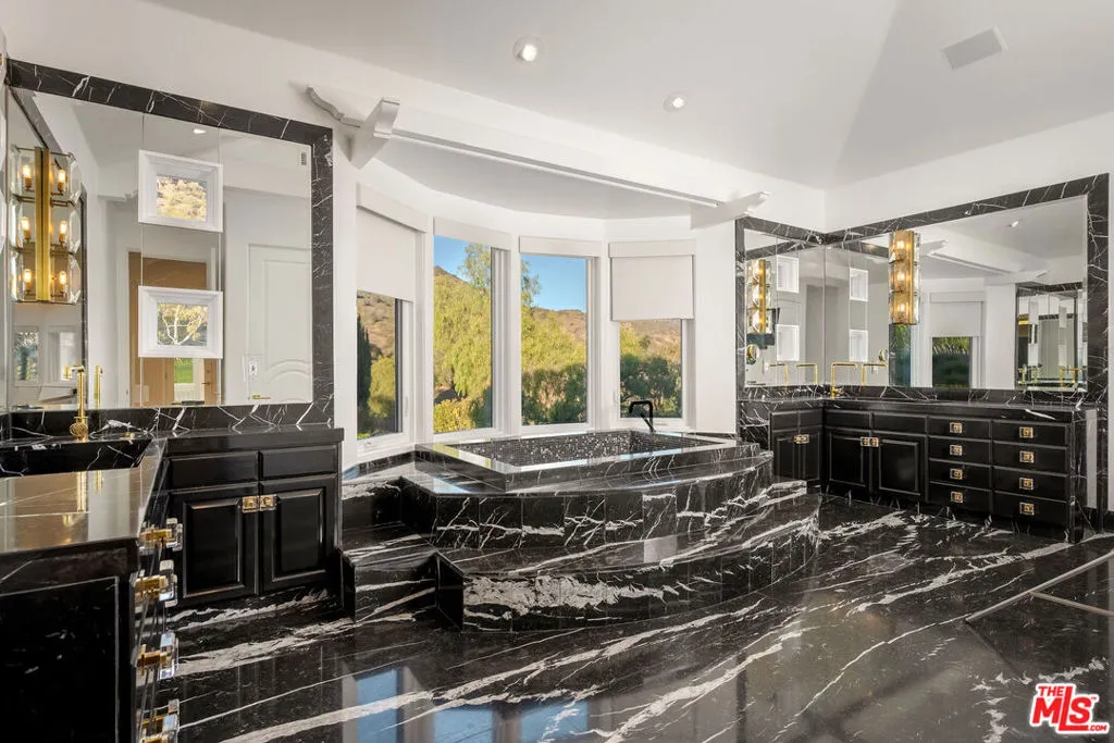 25665 Mulholland Highway, Calabasas, California 91302 home-pic-26