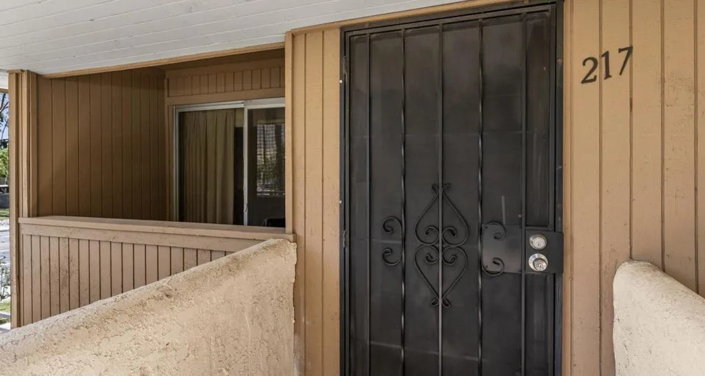 2875 N Los Felices Road 217, Palm Springs, California 92262 home-pic-3