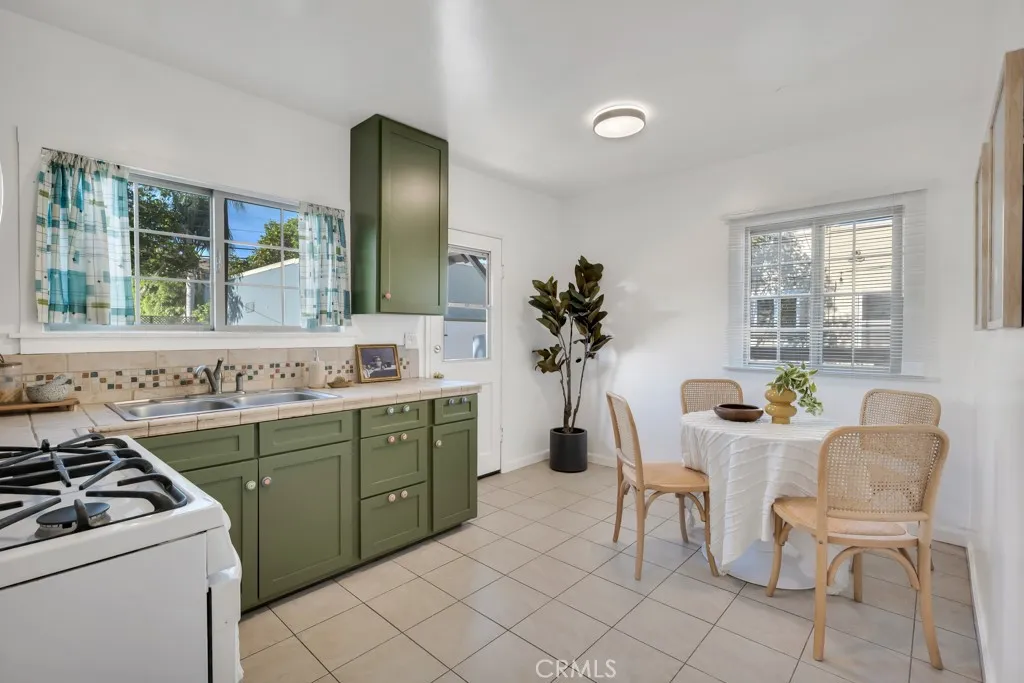 3118 Glenhurst Ave, Los Angeles, California 90039 home-pic-10