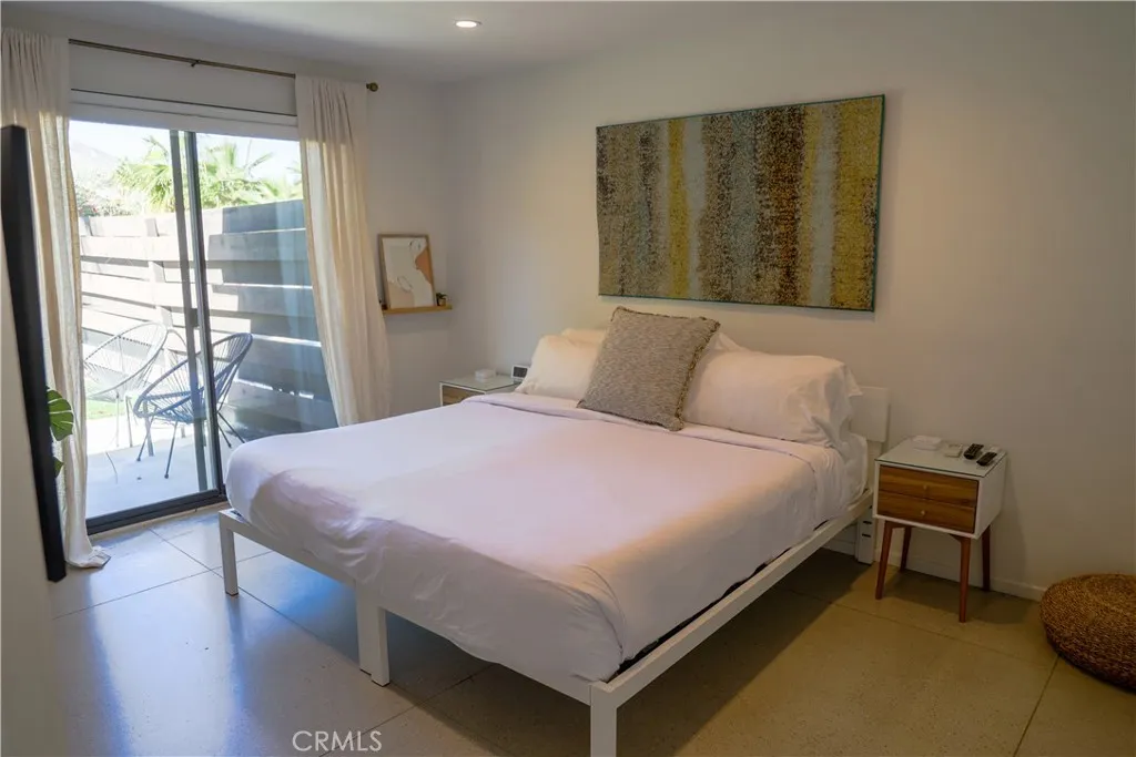 1133 E Via Escuela, Palm Springs, California 92262 home-pic-17
