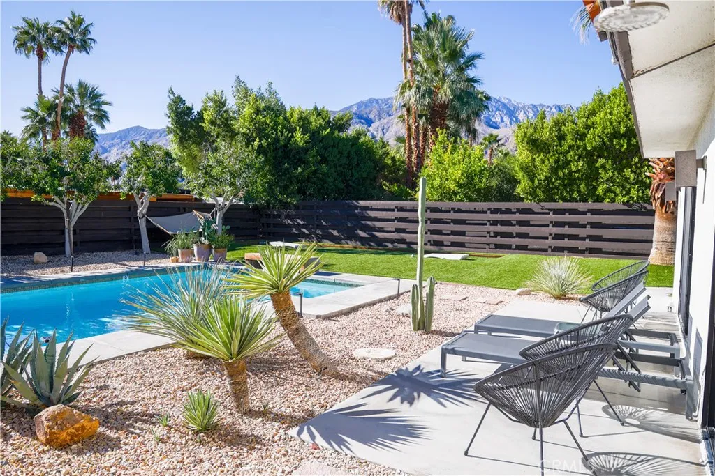 1133 E Via Escuela, Palm Springs, California 92262 home-pic-1