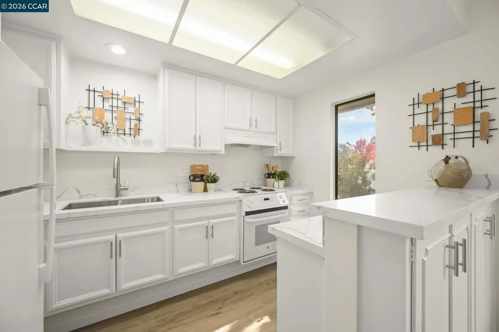 1324 Singingwood Court  home-pic-8